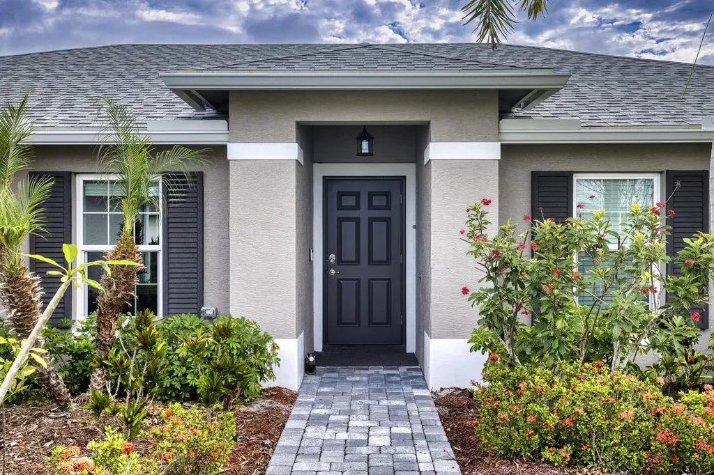 375 SW Vista Lake Drive Port St Lucie FL 34953