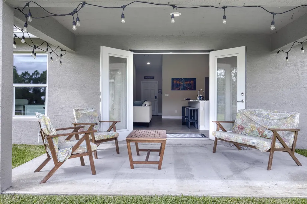 375 SW Vista Lake Drive Port St Lucie FL 34953