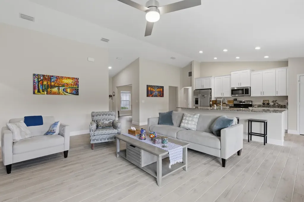 375 SW Vista Lake Drive Port St Lucie FL 34953