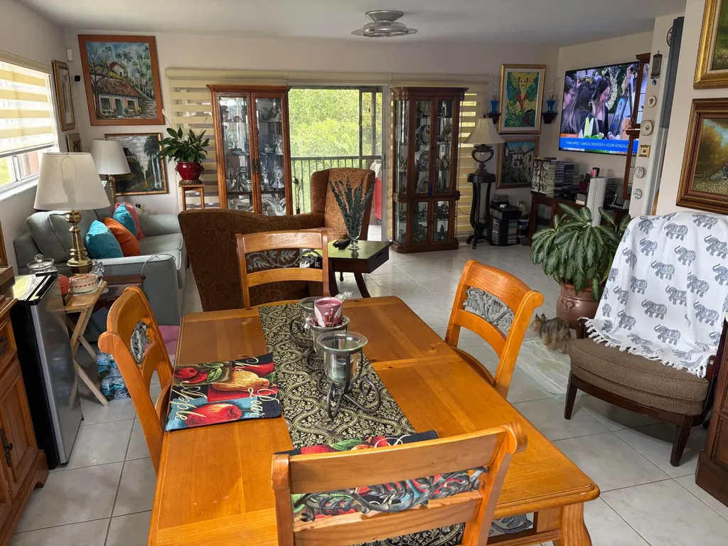 800 SW 142nd Pembroke Pines FL 33027
