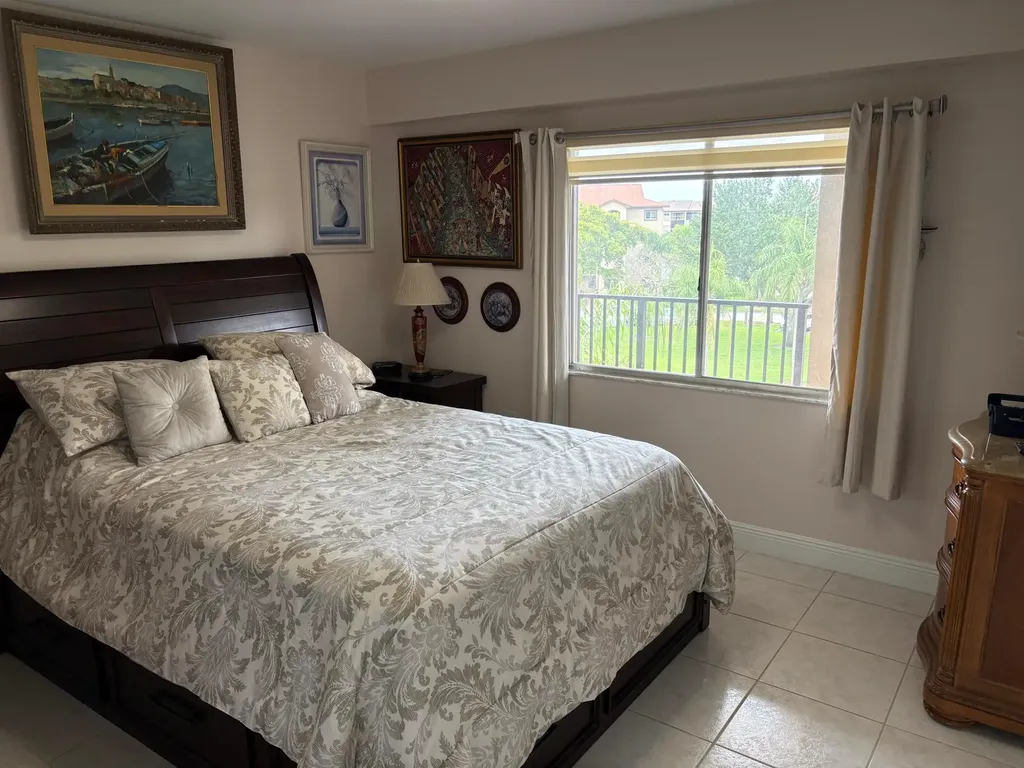 800 SW 142nd Pembroke Pines FL 33027