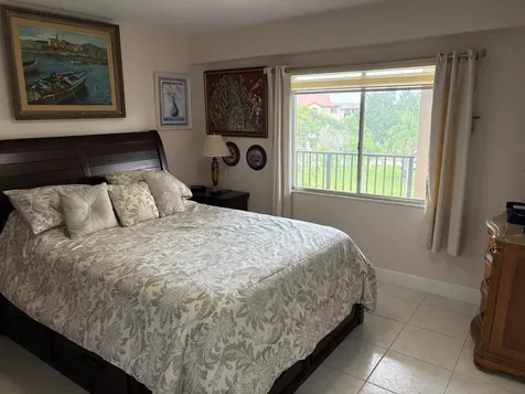 800 SW 142nd Pembroke Pines FL 33027
