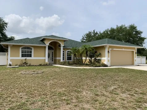180 SW Oakridge Drive Port St Lucie FL 34984