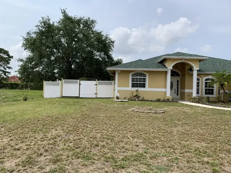 180 SW Oakridge Drive Port St Lucie FL 34984
