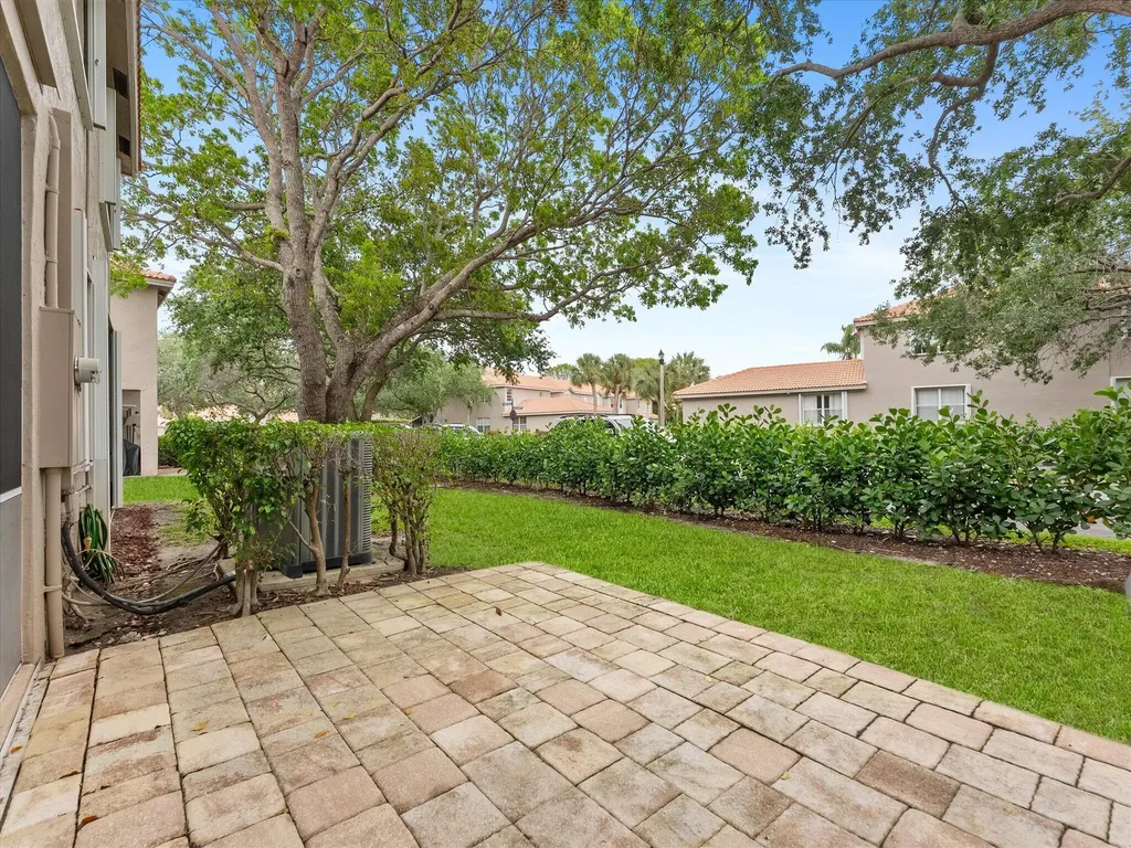 10240 Via Hibiscus Boca Raton FL 33428
