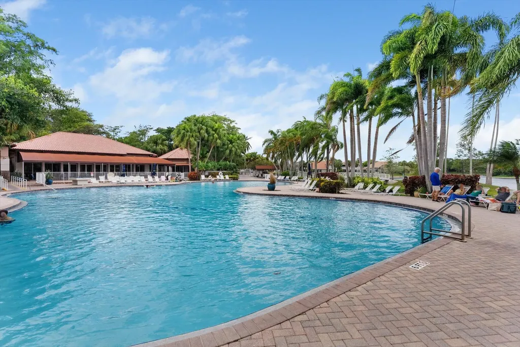 10240 Via Hibiscus Boca Raton FL 33428