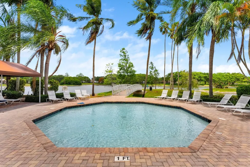 10240 Via Hibiscus Boca Raton FL 33428