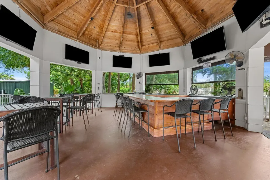 10240 Via Hibiscus Boca Raton FL 33428