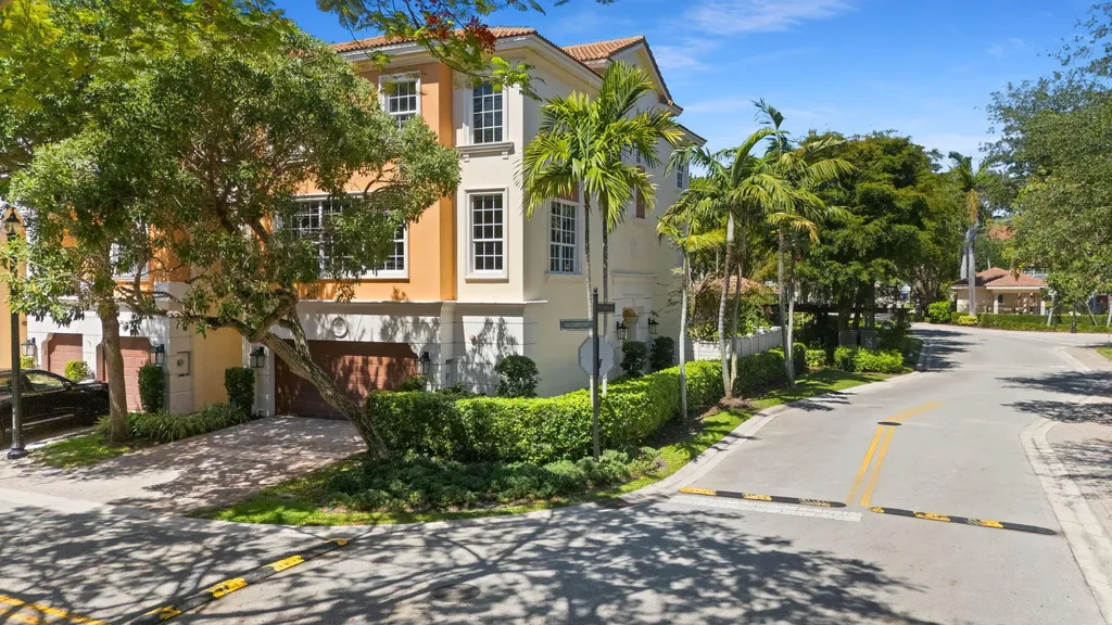 5675 NE Trieste Way Boca Raton FL 33487