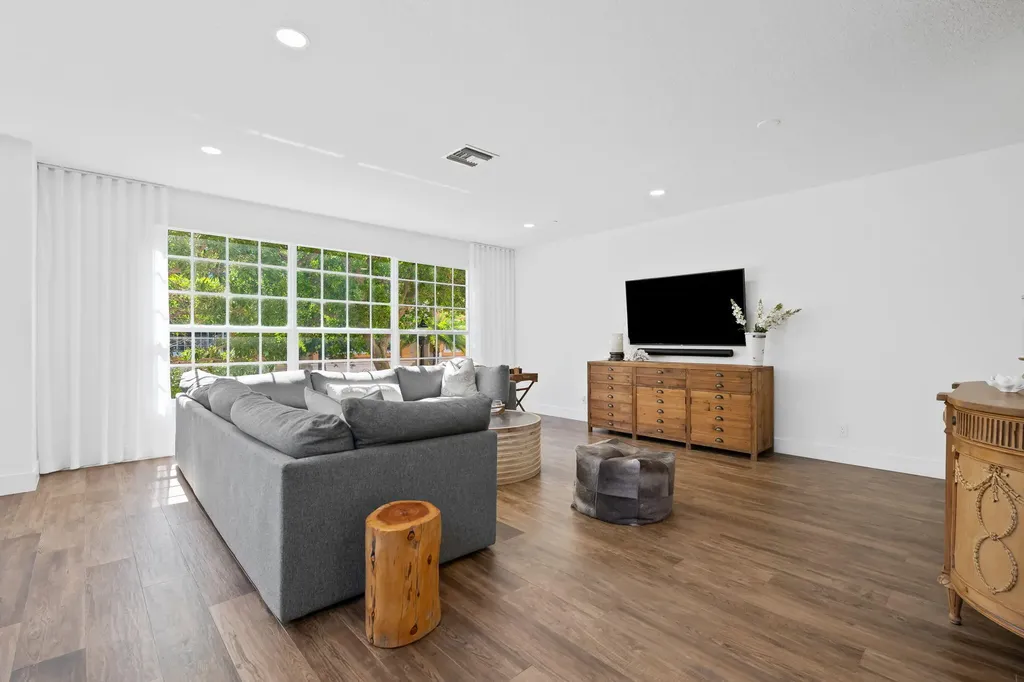 5675 NE Trieste Way Boca Raton FL 33487
