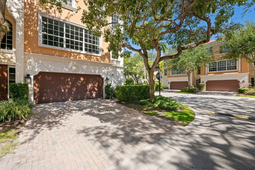 5675 NE Trieste Way Boca Raton FL 33487