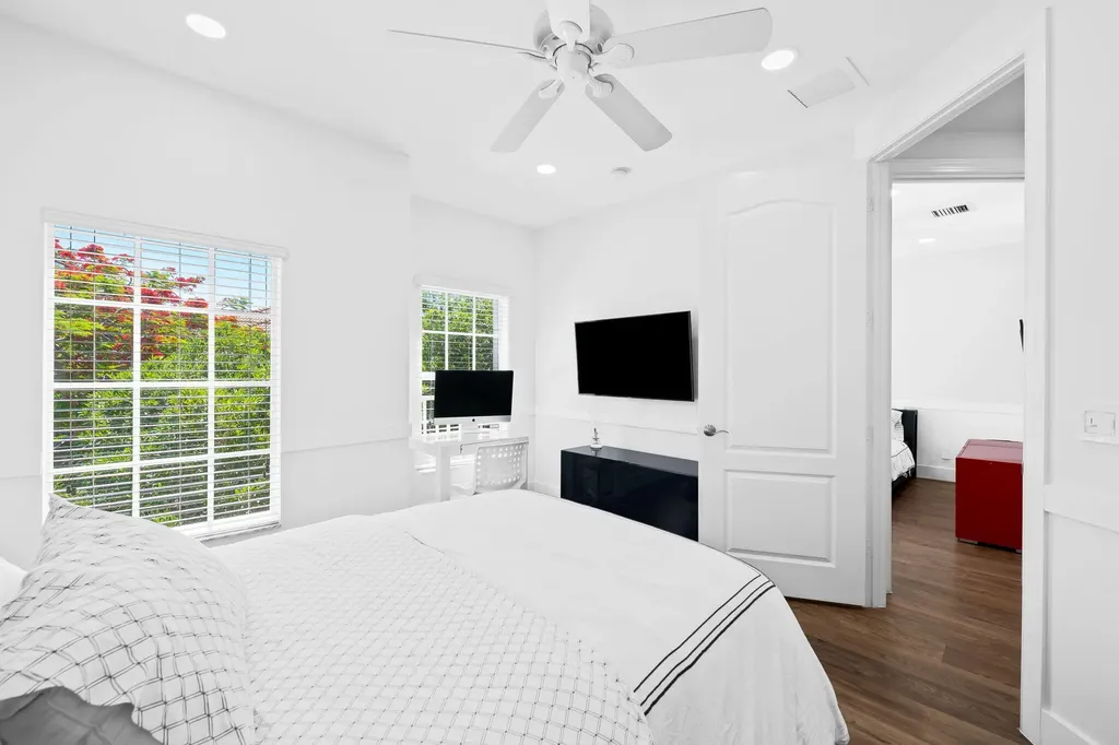 5675 NE Trieste Way Boca Raton FL 33487