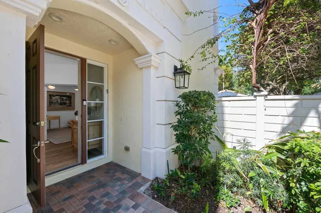 5675 NE Trieste Way Boca Raton FL 33487