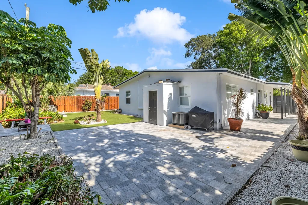 2412 NE 4th Street Pompano Beach FL 33062