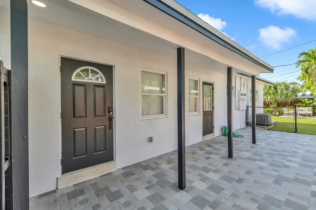 2412 NE 4th Street Pompano Beach FL 33062