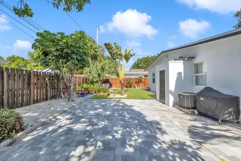 2412 NE 4th Street Pompano Beach FL 33062