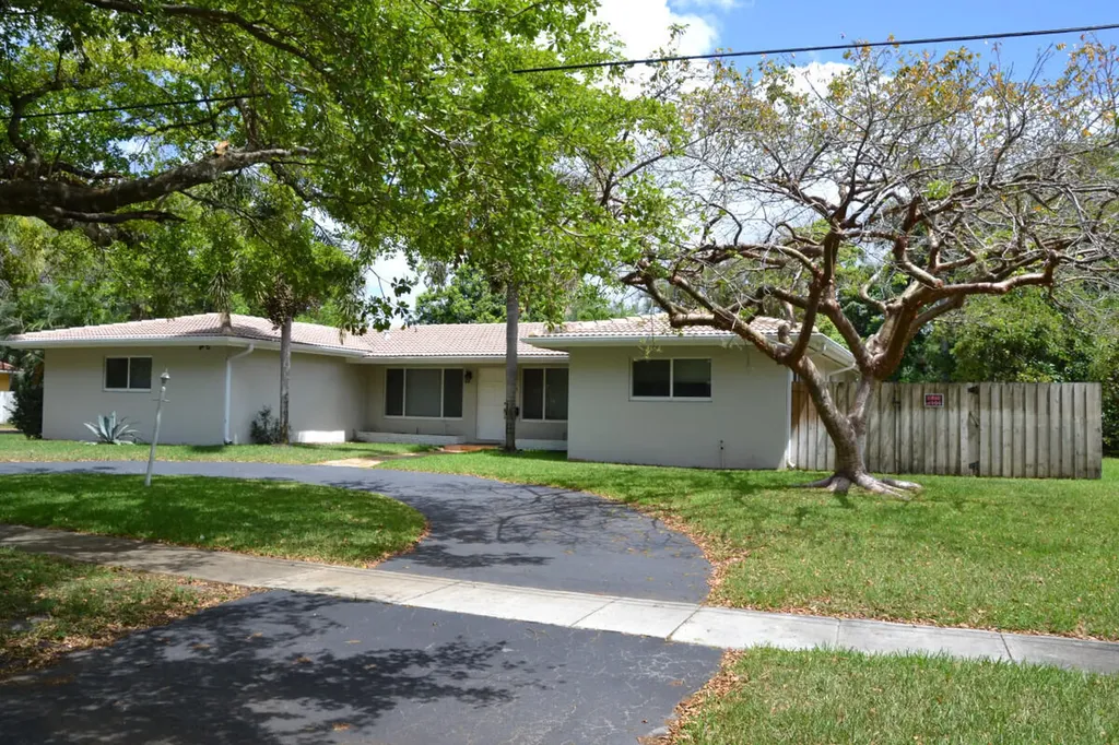 500 SW 62nd Avenue Plantation FL 33317