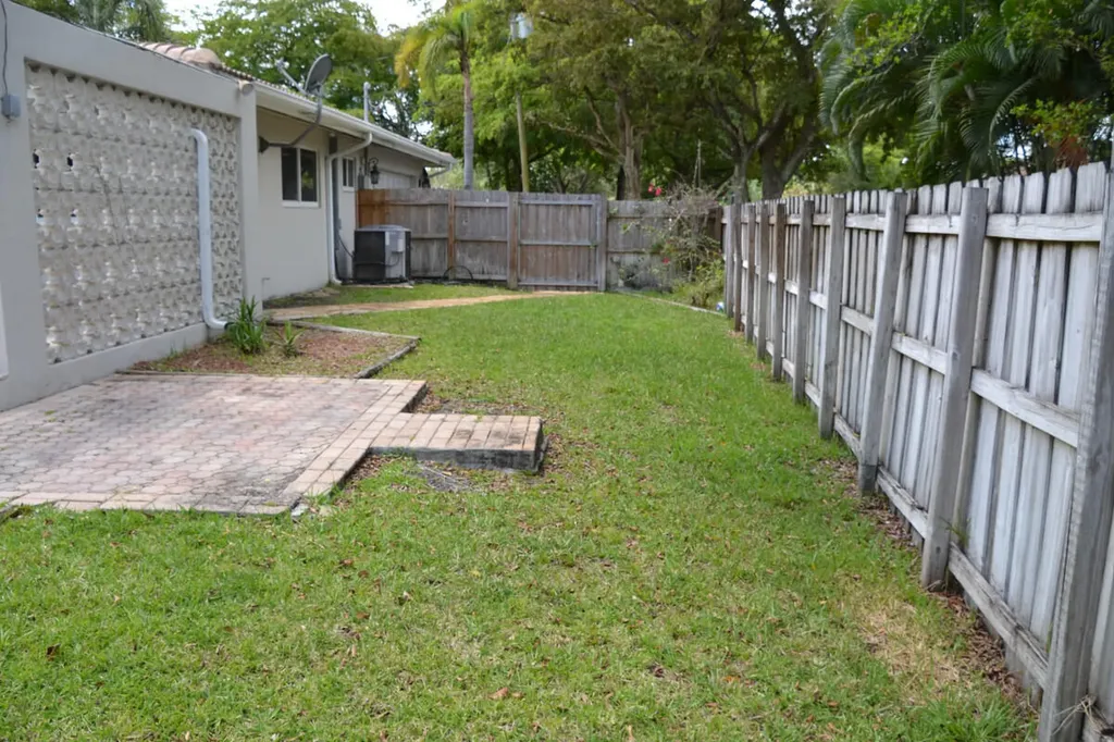 500 SW 62nd Avenue Plantation FL 33317