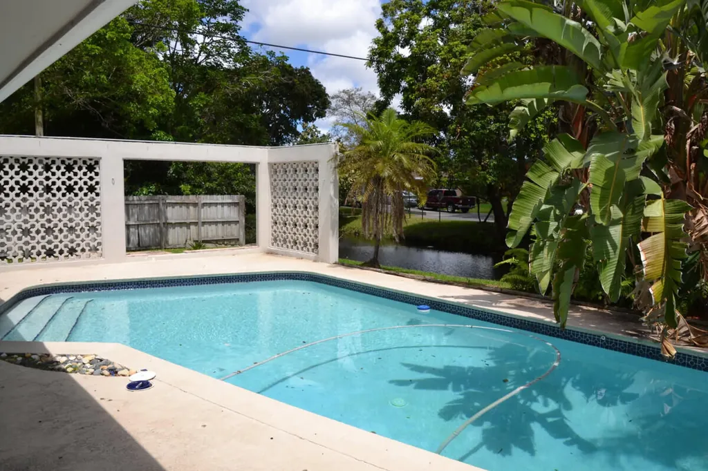500 SW 62nd Avenue Plantation FL 33317