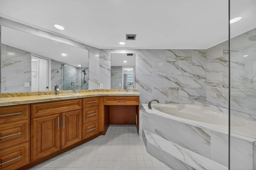 3503 Oaks Way Pompano Beach FL 33069