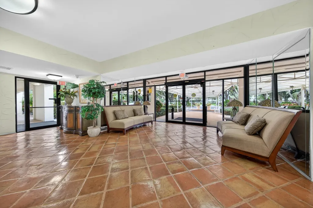 3503 Oaks Way Pompano Beach FL 33069