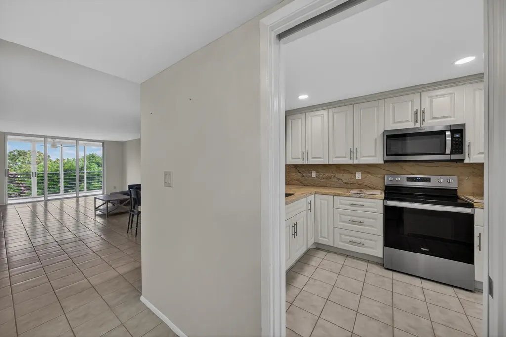 3503 Oaks Way Pompano Beach FL 33069