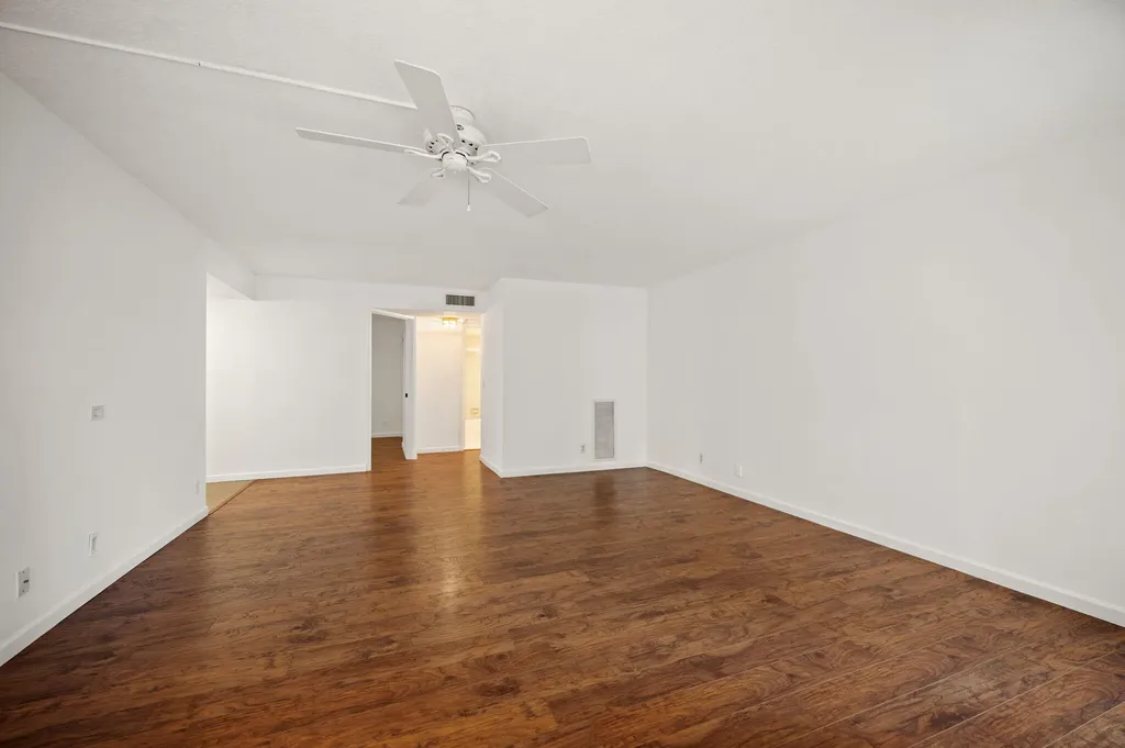 5701 Camino Del Sol Boca Raton FL 33433
