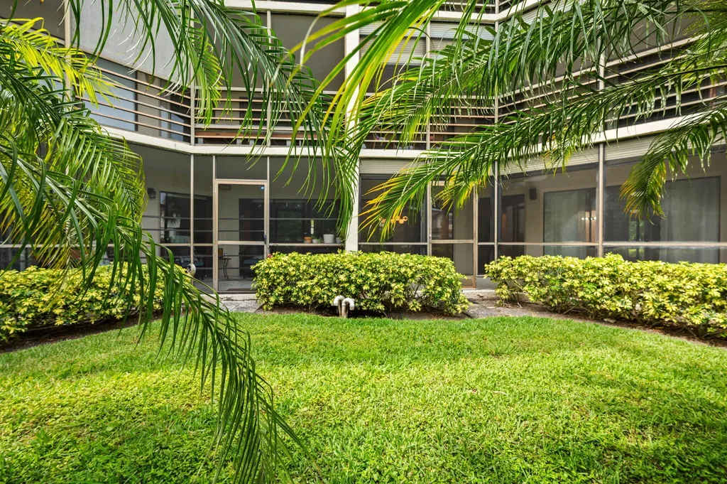 5701 Camino Del Sol Boca Raton FL 33433