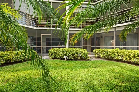 5701 Camino Del Sol Boca Raton FL 33433