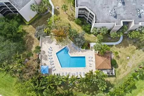 5701 Camino Del Sol Boca Raton FL 33433