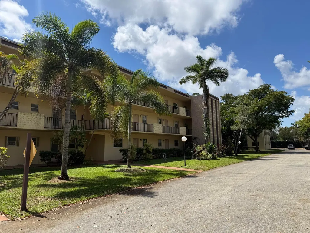 300 Berkley Road Hollywood FL 33024