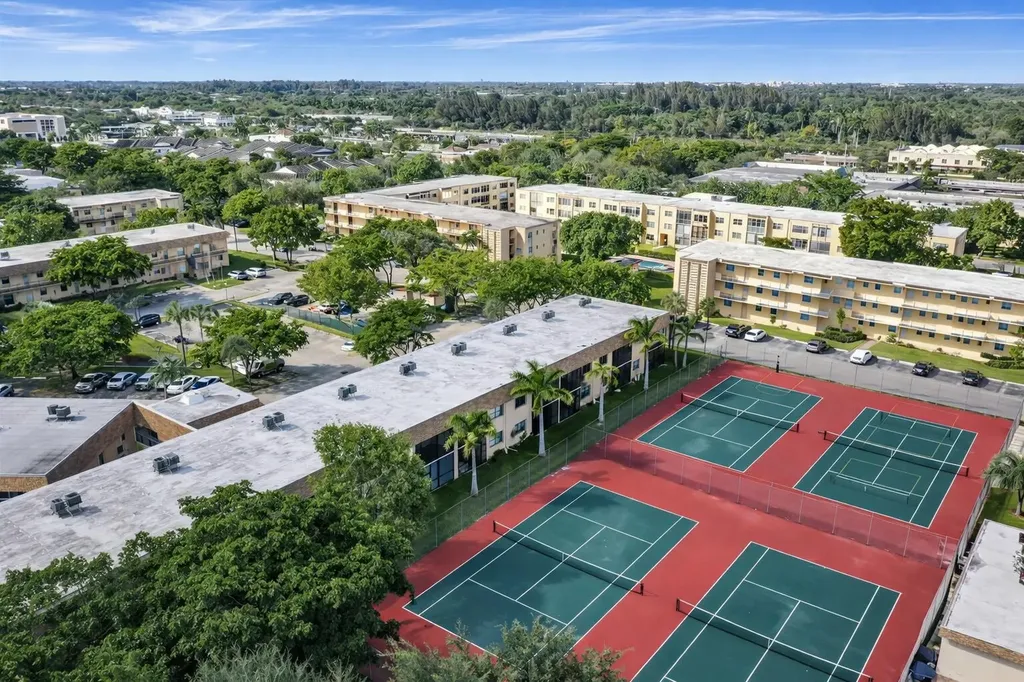 300 Berkley Road Hollywood FL 33024