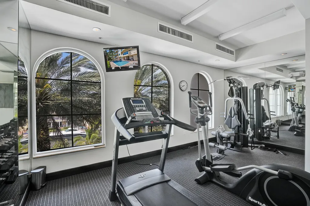 516 Hendricks Isle Fort Lauderdale FL 33301