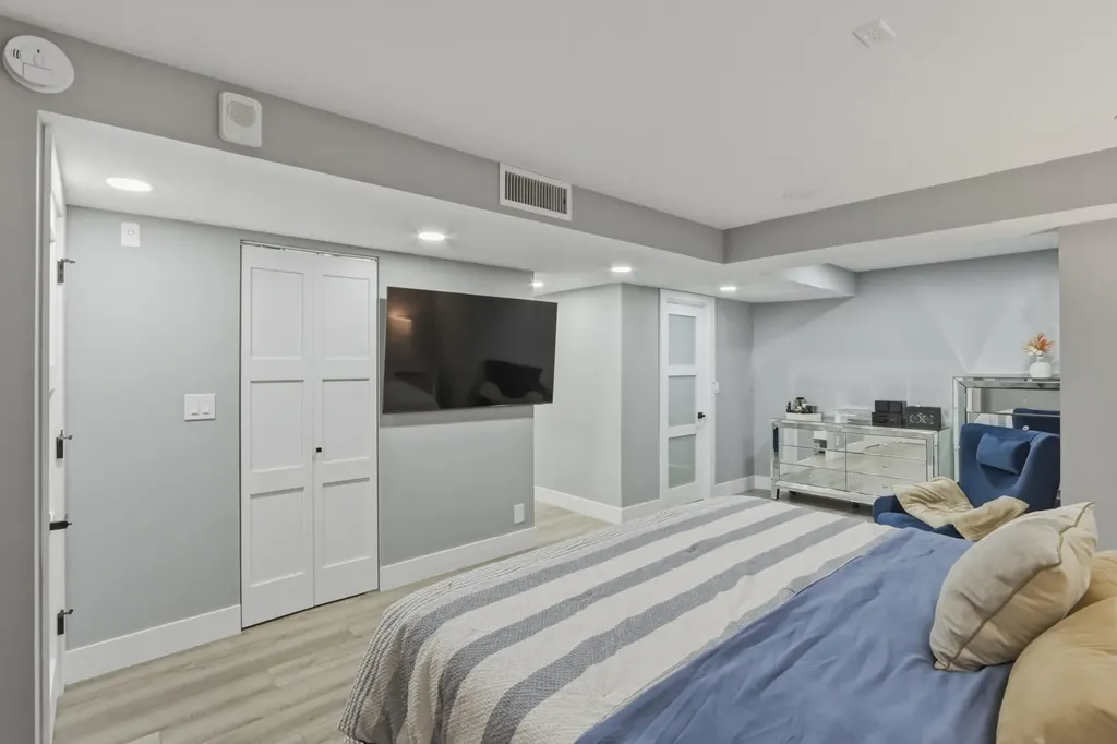 6039 Collins Avenue Miami Beach FL 33140