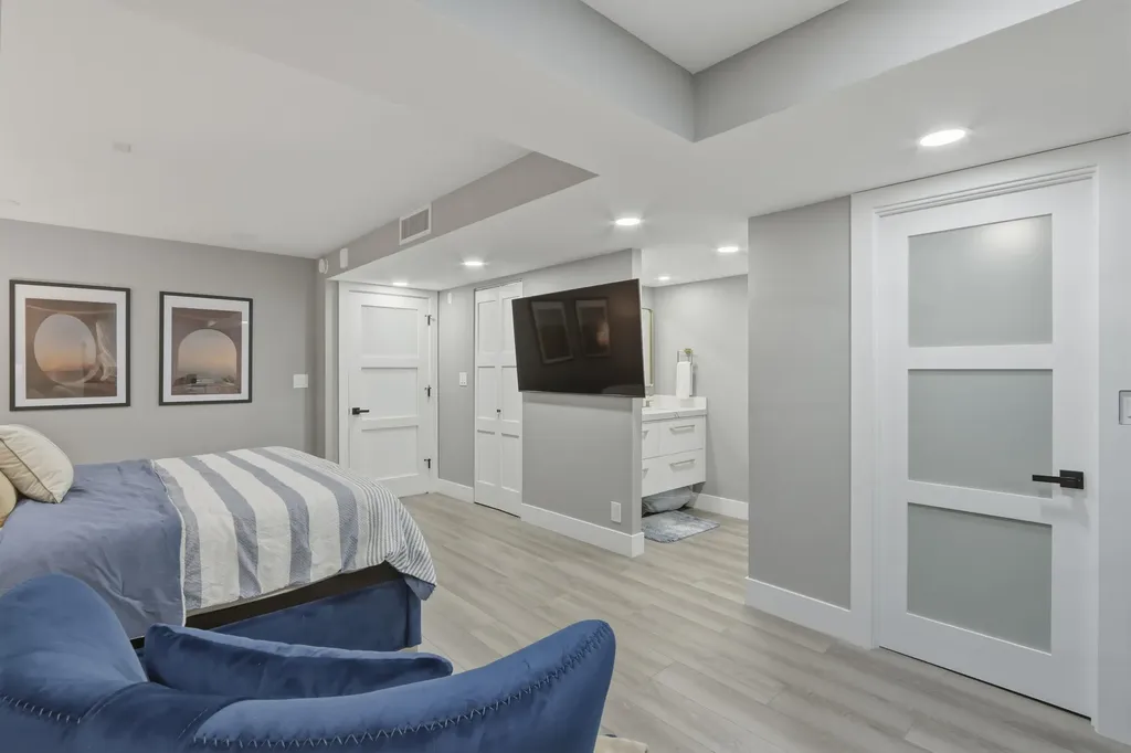 6039 Collins Avenue Miami Beach FL 33140