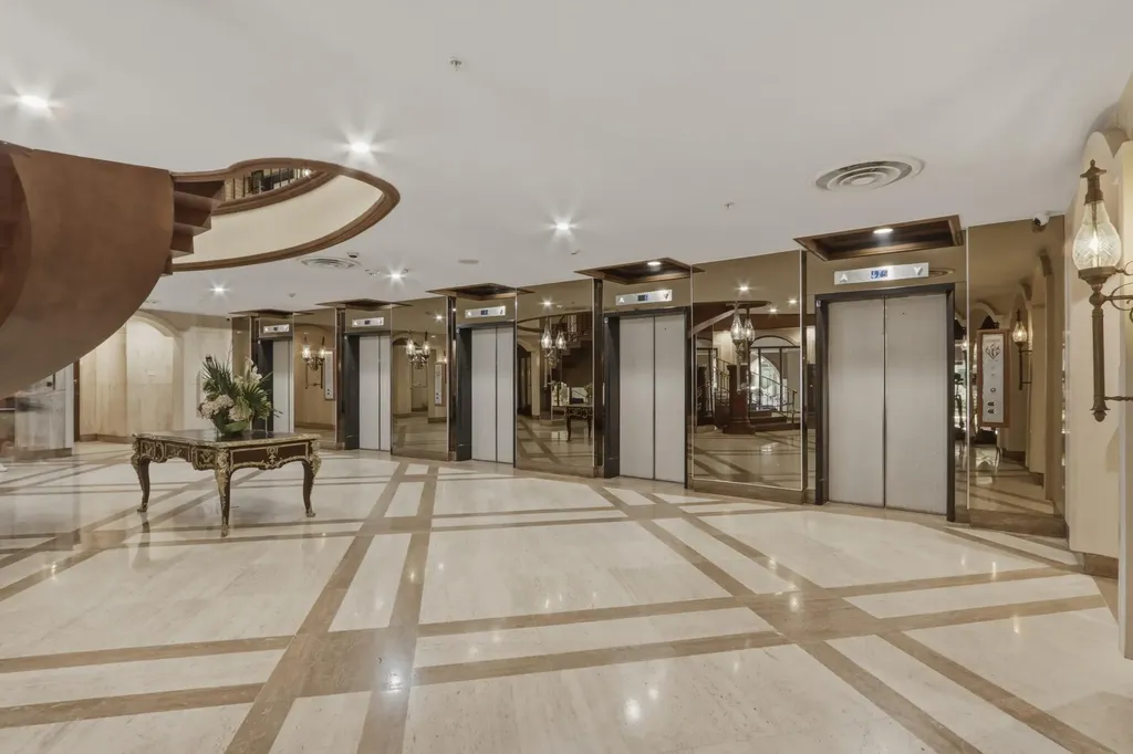 6039 Collins Avenue Miami Beach FL 33140