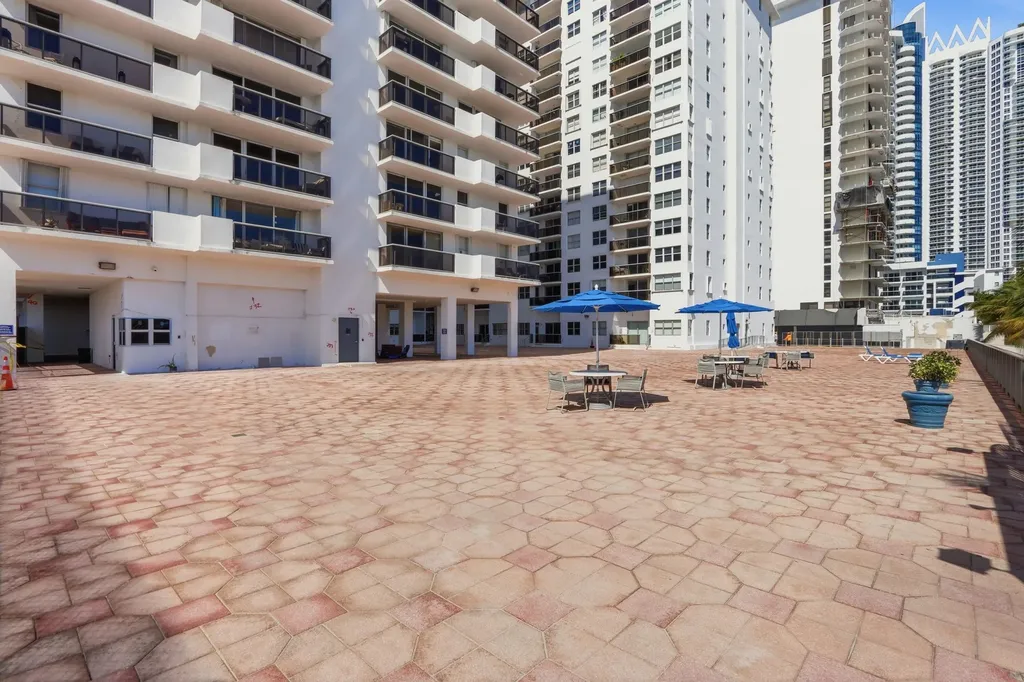6039 Collins Avenue Miami Beach FL 33140