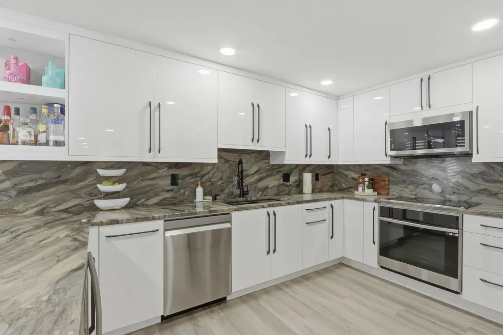 6039 Collins Avenue Miami Beach FL 33140