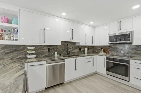 6039 Collins Avenue Miami Beach FL 33140