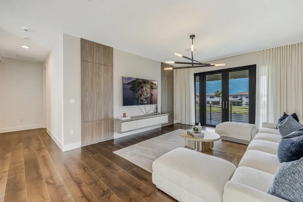 8283 Royal County Down Road Boca Raton FL 33434