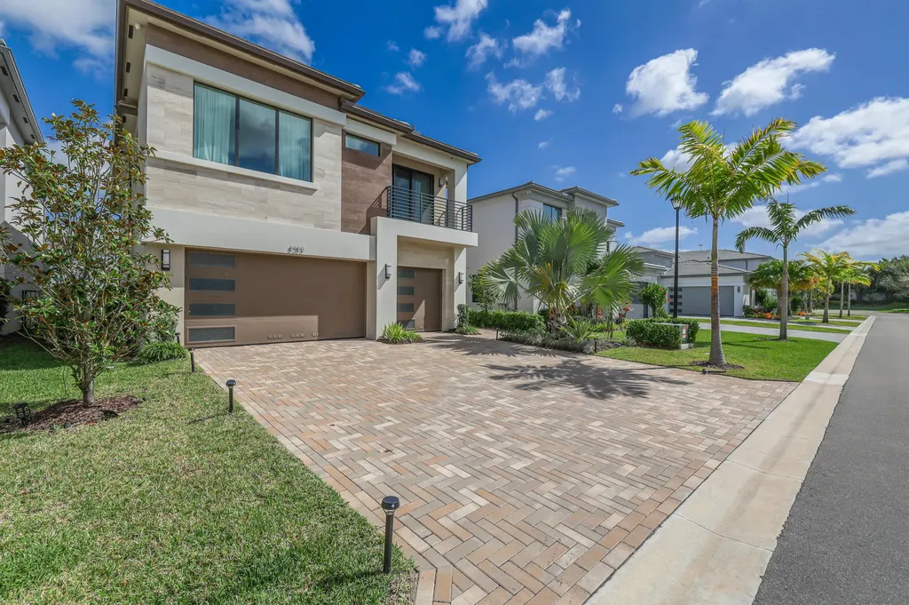 8283 Royal County Down Road Boca Raton FL 33434