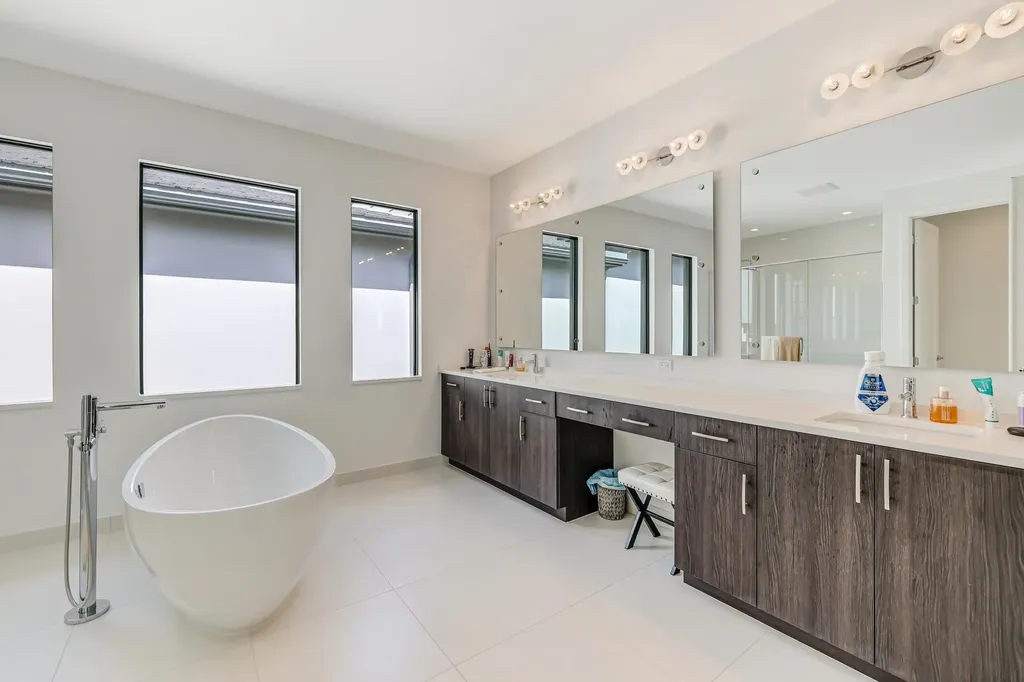 8283 Royal County Down Road Boca Raton FL 33434