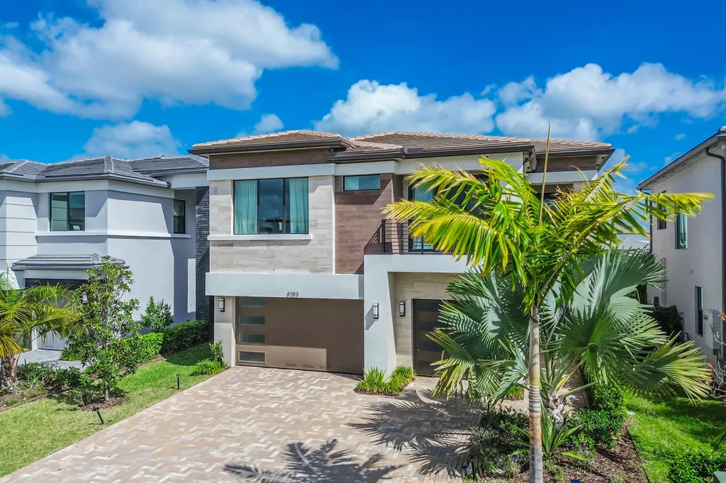 8283 Royal County Down Road Boca Raton FL 33434
