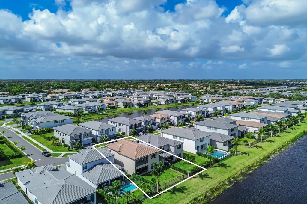 8283 Royal County Down Road Boca Raton FL 33434