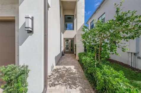 8283 Royal County Down Road Boca Raton FL 33434