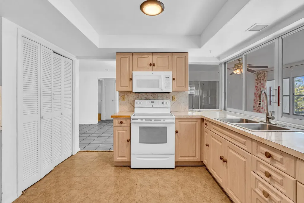 2445 NW 72nd Avenue Sunrise FL 33313