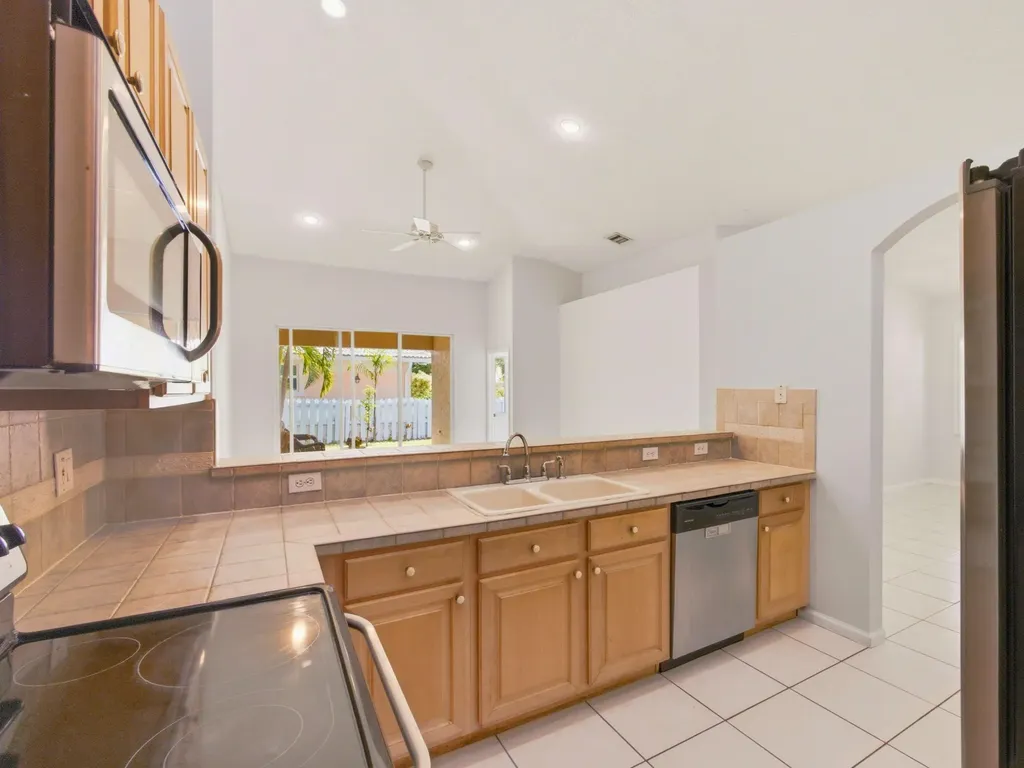 2568 N Coral Trace Circle N Delray Beach FL 33445