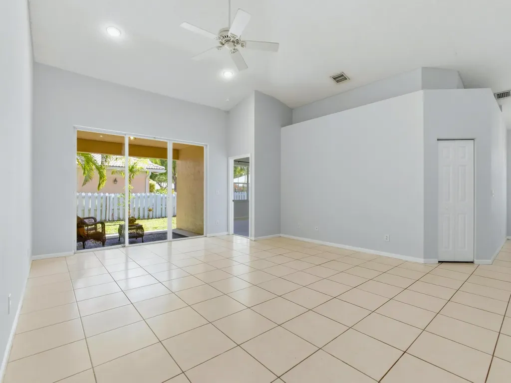 2568 N Coral Trace Circle N Delray Beach FL 33445