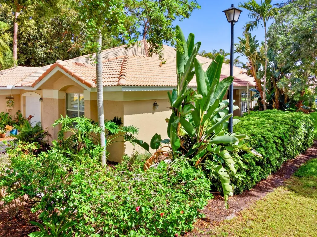 2568 N Coral Trace Circle N Delray Beach FL 33445