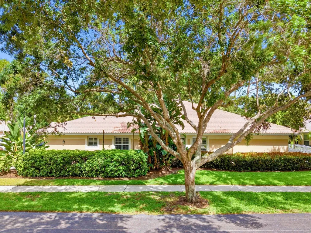 2568 N Coral Trace Circle N Delray Beach FL 33445